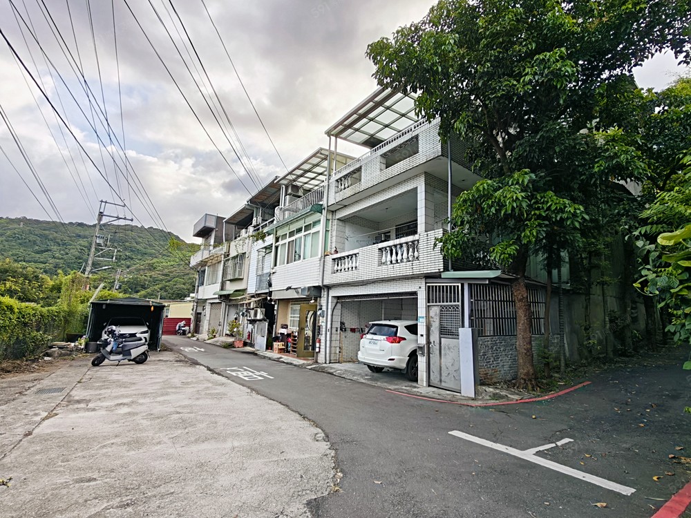 森活氧氣大土地透天❤️騎約三分到市區❤️第二層視野就可看景觀
